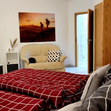 Wohlfuehl-Ferienwohnung Mit Tiefgarage Im Gruenen Oberhof  Kültér fotó
