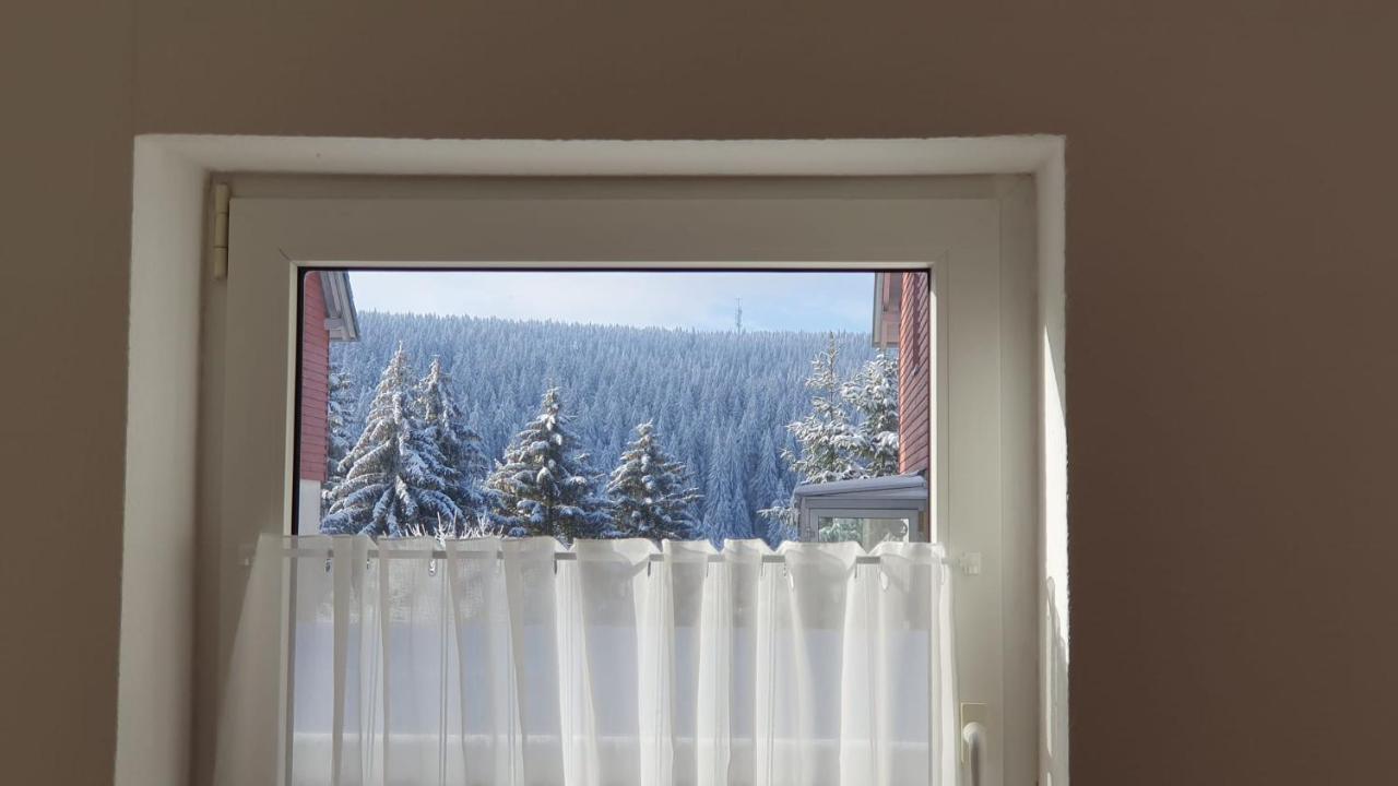 Wohlfuehl-Ferienwohnung Mit Tiefgarage Im Gruenen Oberhof  Kültér fotó