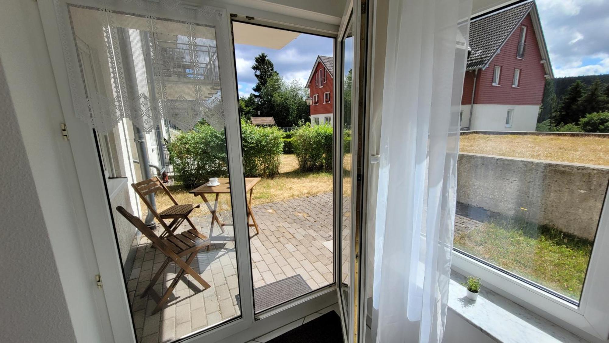 Wohlfuehl-Ferienwohnung Mit Tiefgarage Im Gruenen Oberhof  Kültér fotó